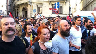 Son Dakika....  Çok sayıda oyuncuya Gezi soruşturması. Rıza Kocaoğlu ve Mehmet Günsür ifade için adliyeye getirildi, Halit Ergenç ve Dolunay Soysert ifadeye çağırıldı