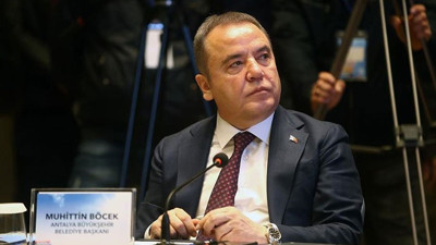 Özgür Özel'i kızdıracak atama! Muhittin Böcek yeğenini Genel Sekreter Yardımcısı görevine getirdi. Muhittin Böcek'ten açıklama geldi