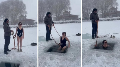 O soğuğa bakın ne kadar dayanabildi: Çıldır Gölü'nde eksi 20 derece buz gibi suya giren kadın viral oldu