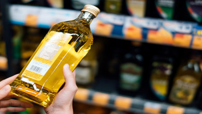 Zeytinyağı şişesinde bu yoksa sakın almayın: Zeytinyağı alırken herkes aynı hatayı yapıyor