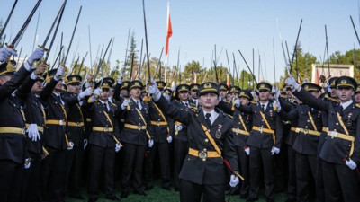 TSK’da üst düzey ayrılık kararı! İhraca karşı çıkan komutan emekliliğini istedi