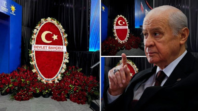Devlet Bahçeli'den AK Parti'ye şifreli çelenk! Gül ve karanfillerle mesaj verdi