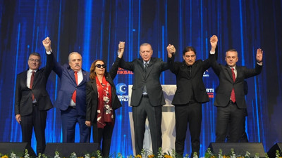 AK Parti'ye katılan vekiller belli oldu! Rozetleri Erdoğan taktı