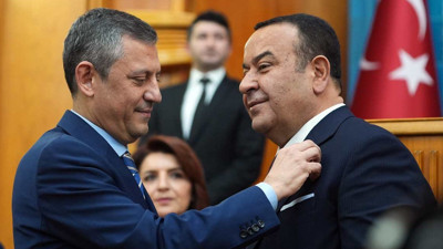 CHP'de üst düzey Adnan Beker krizi! Özgür Özel'e tepkiler çığ gibi... 70'in üzerinde vekil kazan kaldırdı. İlk istifa geldi