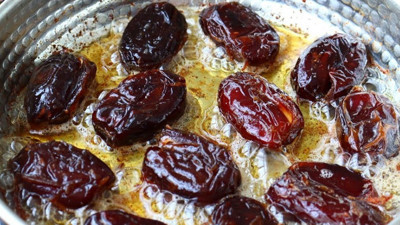 Eskiden hep bunu yapıyorlardı: Hurmayı tereyağında pişirip yiyende o sorundan eser kalmıyor