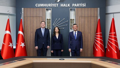 Son Dakika.... DEM Parti'den CHP'ye ikinci süreç ziyareti... Görüşme 2 saat sürdü. Özel'den yasal düzenleme vurgusu