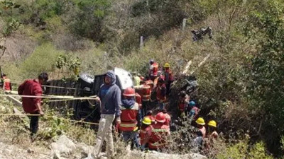 Meksika'da otobüs devrildi! 18 kişi öldü