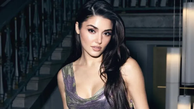 Hande Erçel saçlarını kısacık kestirdi! Yeni dizisi için imaj değiştirdi