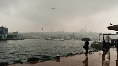 Montları, eldivenleri ve bereleri tekrar çıkarın! Soğuk ve yağışlı hava dalgası fena vuracak...  Meteoroloji uzmanı kaç gün süreceğini açıkladı