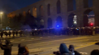 Saraçhane'de Taksim'e yürümek isteyen gruba müdahale