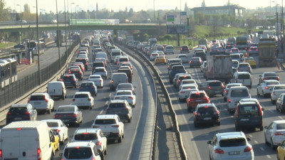 İstanbul'da bayram hareketliliği! Trafik felç oldu