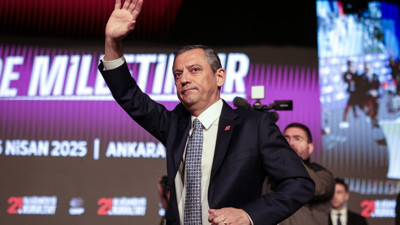 CHP'de olağanüstü kurultay günü! Özgür Özel sürpriz kararı duyurdu. Erken seçim ve takvim açıklaması. Ve yeniden genel başkan...