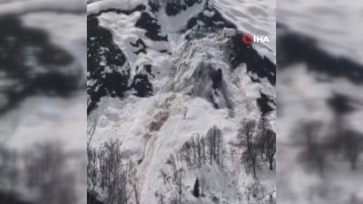 Artvin'de korkutan görüntü! Macahel Vadisi’nde çığ ve heyelan aynı anda meydana geldi