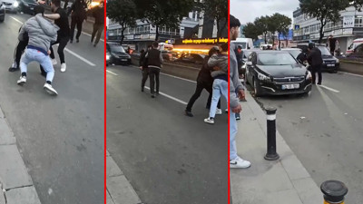 Bayrampaşa’da 4 kişi birbirine girdi! Silahlı, yumruklu, tekmeli kavga kameraya böyle yansıdı