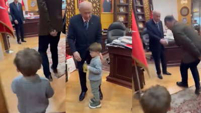 Devlet Bahçeli'nin sesi duyuldu! Bahçeli'nin çok özel videosu ortaya çıktı... Küçük çocuğun 'Devlet Dede' diye bağırması makam odasını inletti