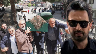 Tarkan'dan annesine son görev! Tarkan'ın annesi Neşe Tevetoğlu son yolculuğuna uğurlandı