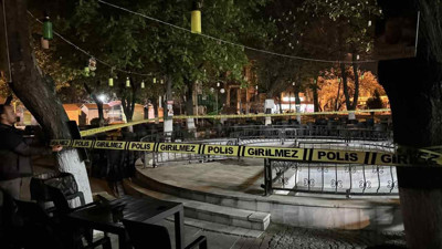 Çay bahçesinde feci olay! Elektrik akımına kapıldılar