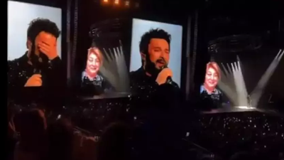 Tarkan sahnede hüngür hüngür ağladı! Annesini kaybettikten sonra ilk kez sahnede