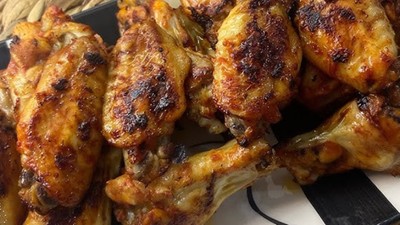 Tavada mangal tadında tavuk kanadı yapmanın yolu! İçi çok daha iyi pişiyor