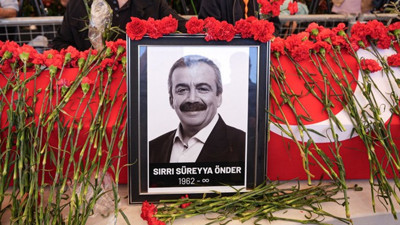 Meclisin nüktedan yüzü Sırrı Süreyya Önder'e son veda! Gözyaşları sel oldu