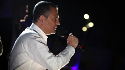 CHP Beyazıt'ta miting yaptı. Aydınlatma cihazları alana alınmadı. Özel'den kritik mesajlar