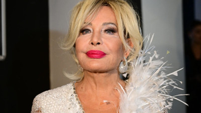 Emel Sayın 'Güle güle oğlum' diyerek acı haberi duyurdu