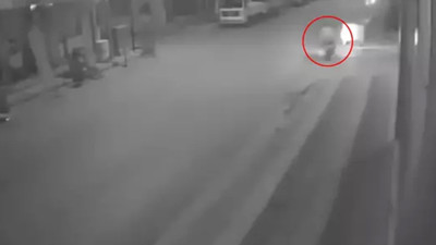 Konteynere ok gibi saplandı! Isparta'ta feci motosiklet kazası kameraya böyle yansıdı