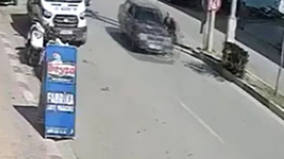 Hatay'da feci kaza kamerada! Yolun karşısına geçmeye çalışan kadına otomobil böyle çarptı