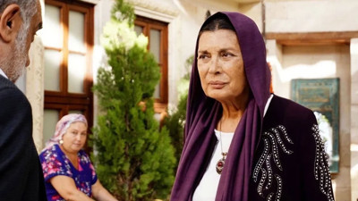 Ünlü oyuncu Şerif Sezer trafik kazası geçirdi! Aracı hurdaya döndü