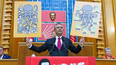 Özgür Özel kürsüde o posteri tekrar açtı! Ahtapot açıklaması dikkat çekti