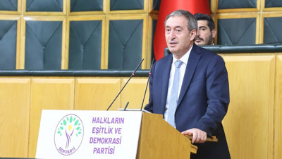 DEM Parti'den terörsüz Türkiye projesiyle ilgili AK Parti'ye çağrı yaptı. MHP ve AK Parti görüşme eleştirilerine yanıt verdi