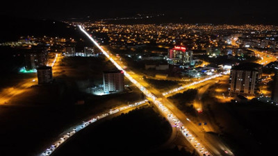 Dönüşe geçtiler trafik kilitlendi! 43 ilin geçiş güzergahı böyle görüntülendi