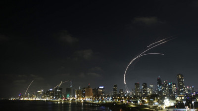 İran'dan İsrail’e misilleme saldırısı! Tel Aviv’e füze yağdı