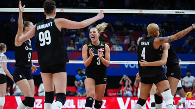 İstanbul'da Filenin Sultanları fırtınası! A Milli Kadın Voleybol Takımı, Kanada'yı 3-0 mağlup etti