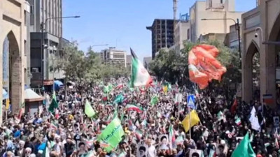 İsrail tehdit etti İranlılar sokağa döküldü...