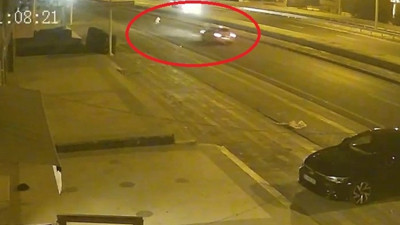 Diyarbakır'da korkunç kaza kamerada... Otomobilin çarptığı 9 yaşındaki Nermin hayatını kaybetti