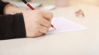 Üniversite Sınavında Sutyen Skandalı! Kadın Öğrencileri Tek Tek Durdurup Kontrol Ettiler