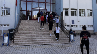 YKS'nin ilk oturumu sona erdi! Milyonlarca aday üniversite hayali için ter döktü