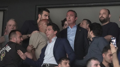 Beşiktaş Fibabanka Fenerbahçe Beko maçında Ali Koç çılgına döndü. Taraftarla tartışma yaşadı