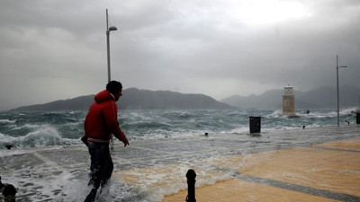 Dikkat! Meteoroloji'den 2 bölge için kuvvetli rüzgar ve fırtına uyarısı