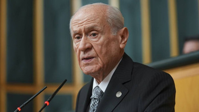 Devlet  Bahçeli'den Özgür Özel'e sokak çıkışı: Gez de görelim, boyunun ölçüsünü alalım. Özel'in 'Duruşmalar canlı yayınlansın' talebine destek