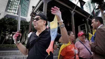 Venezuelalılar ayaklandı! Nusr-et önünde protesto