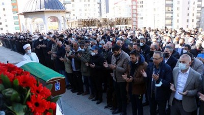 Samuray kılıcı ile öldürülen mimar Başak Cengiz son yolculuğuna uğurlandı, nişanlısının feryadı yürek dağladı: Pazar günü ben alacaktım ama cenaze arabasıyla getirdim