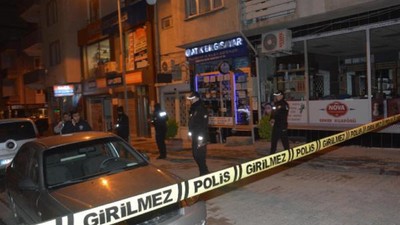 Eğlence mekanı çıkışı havaya ateş açan polise gözaltı