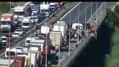 TEM'de feci kaza! TIR yolun ortasına devrildi. Edirne yönü trafiğe kapandı