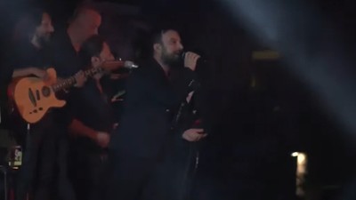 İzmir, kurtuluşunun 100. yılını büyük bir coşkuyla kutladı. Tarkan'dan İzmir'de muhteşem konser. Gündoğdu Meydanı'na yüz binler akın etti, meydan tıklım tıklım doldu