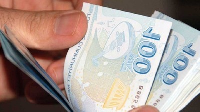 100 liranın değeri 52 lira! Cebinizdeki 100 liranızın 48'i faizin 52'si sizin. Hazine Bakanlığı faiz ödemelerini duyurdu. 100 liranın 48'i faize gidiyor