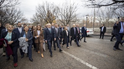 Olağanüstü toplanmanın sebebi belli oldu: Kılıçdaroğlu ve vekiller Adalet Bakanlığı'na yürüdü. 