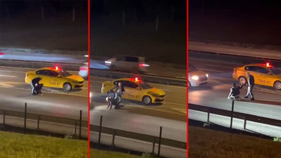 Esenyurt'ta şoke eden olay kamerada! Ücretini alamayan taksi sürücüsü, yolcusunu indirip yol ortasında tekme tokat böyle dövdü