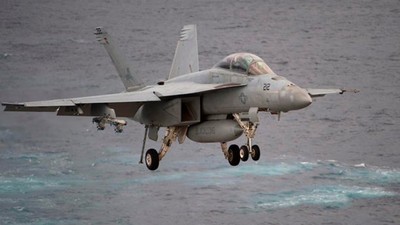 ABD'de askeri uçak körfeze düştü